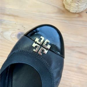 Tory Burch Jolie Ballet Flat Black Leather Gold Logo Womens Size 8.